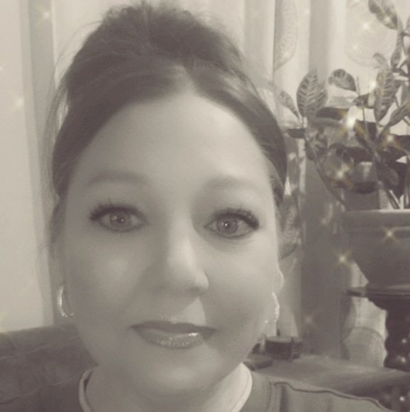 Meet your Posher, Shannon - Picture 2 of 2